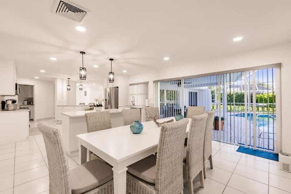 Lovely 5BR Marco Home l Pool l Near Beaches House in Marco Island