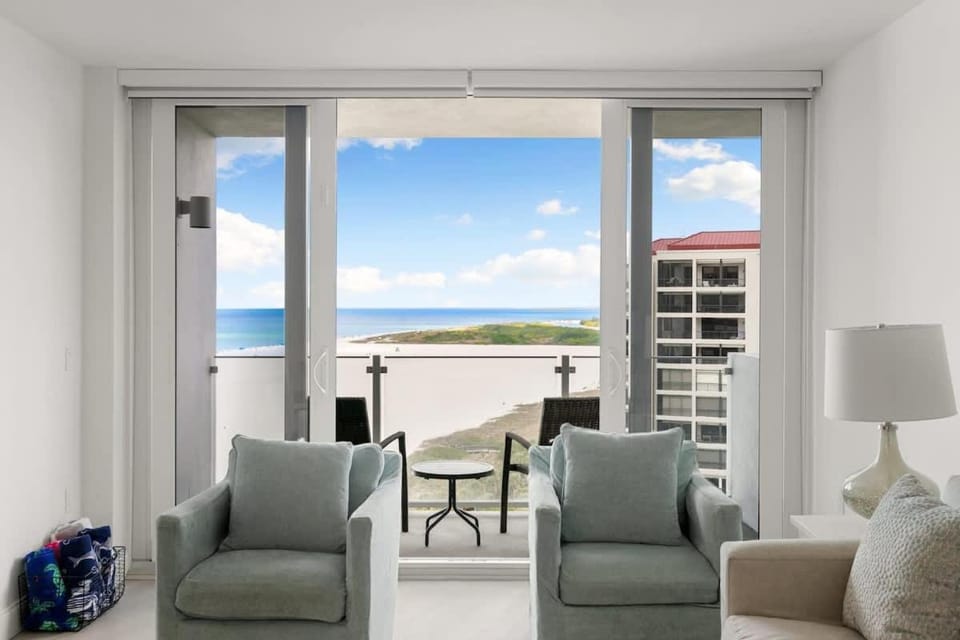 Stunning Marco Condo l Million-Dollar Views House in Marco Island