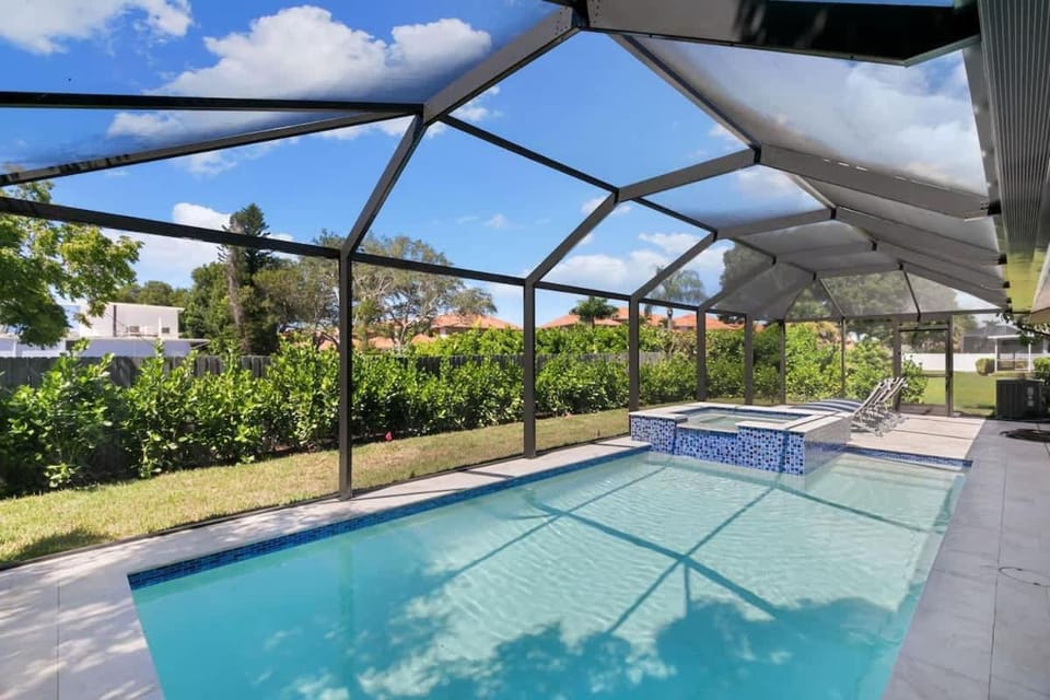 Beautiful Marco Home l Pool l Hot Tub House in Marco Island