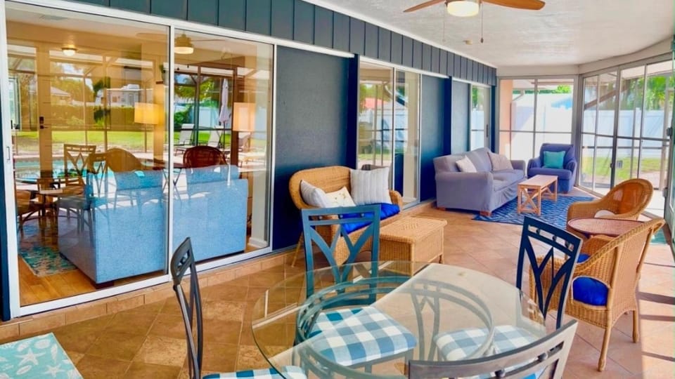 Tropical 3BD 2BTH Poolside Retreat Near Beaches House in Bradenton