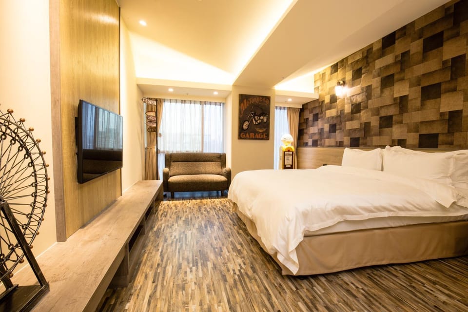 Bedroom, City view