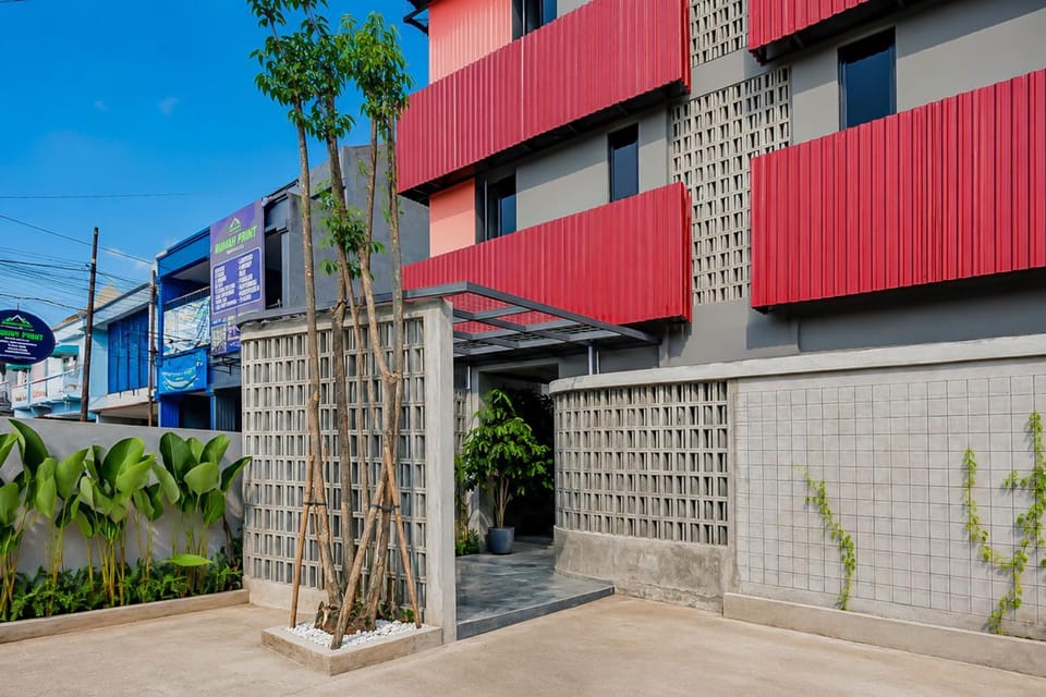 Facade/entrance
