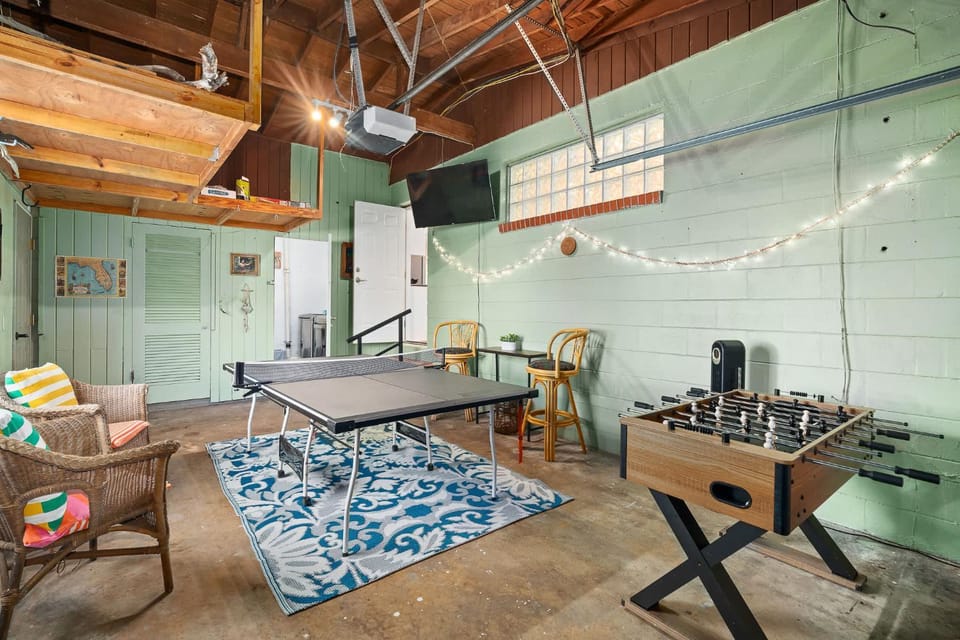 Boho Haven l Hot Tub l Walk to the Amp l Dogs OK House in Saint Augustine