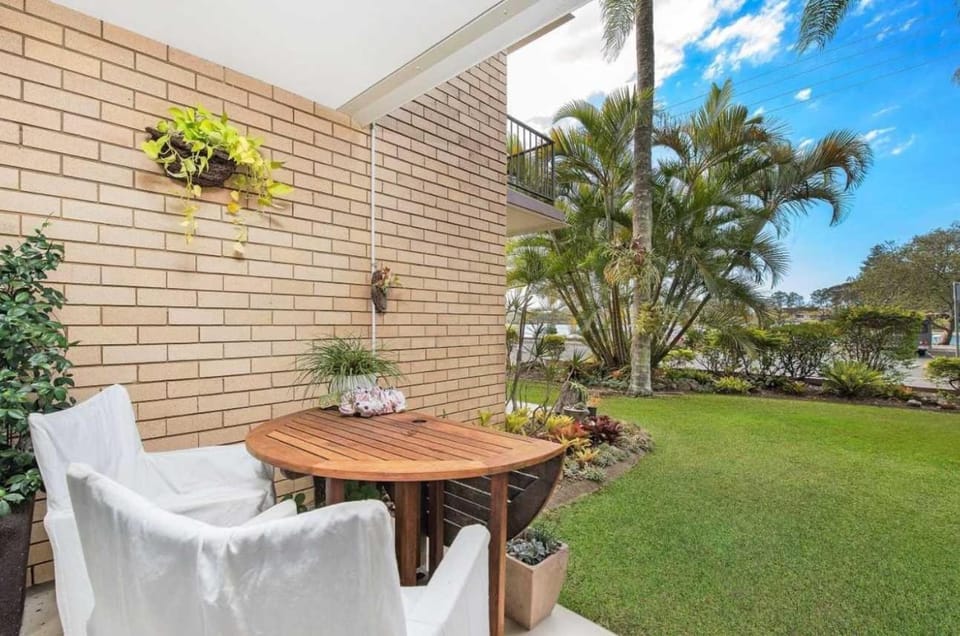 Patio, Garden, Dining area, Garden view