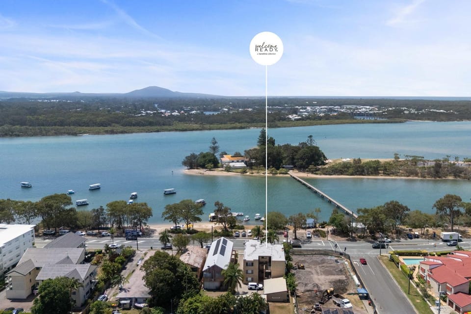Neighbourhood, Bird's eye view, River view, Location