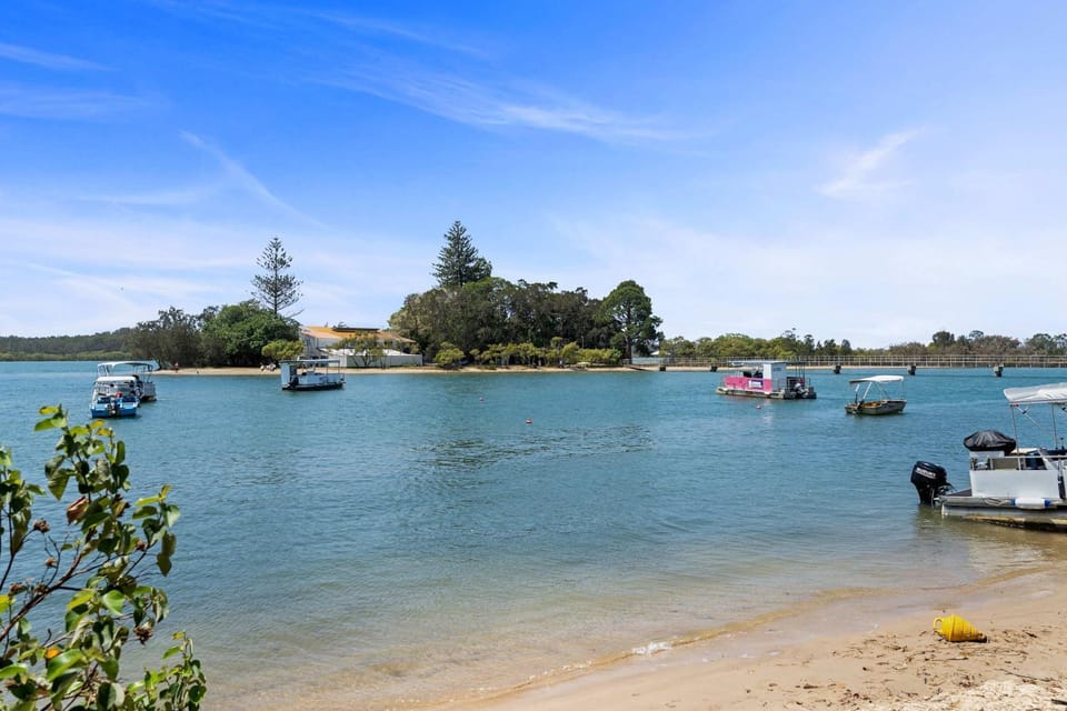 Nearby landmark, Natural landscape, Activities, Beach, Lake view, River view