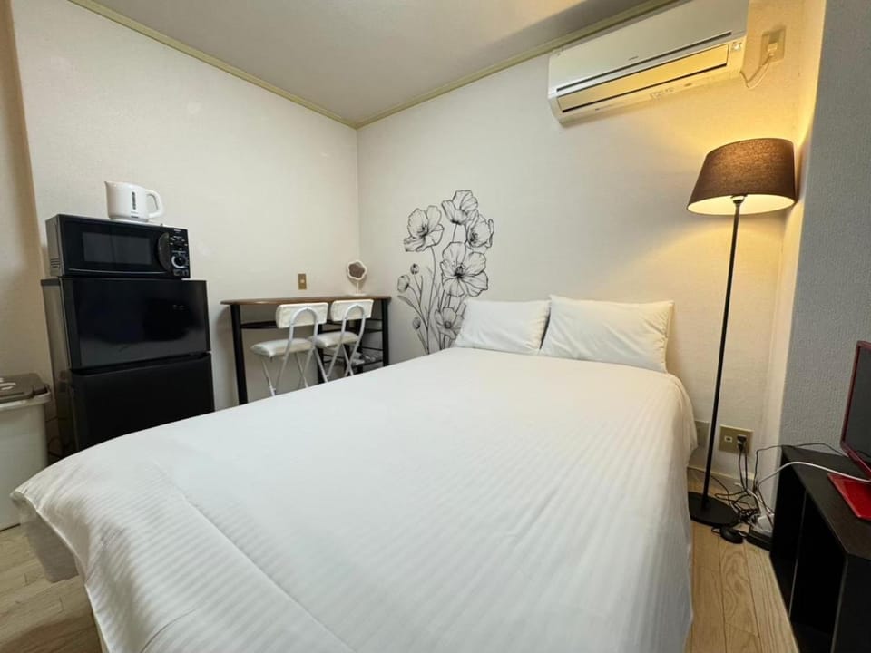 Bed, Photo of the whole room, Bedroom, air conditioner