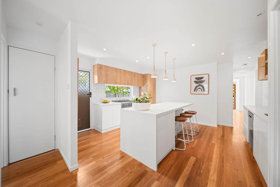 Kitchen or kitchenette, oven