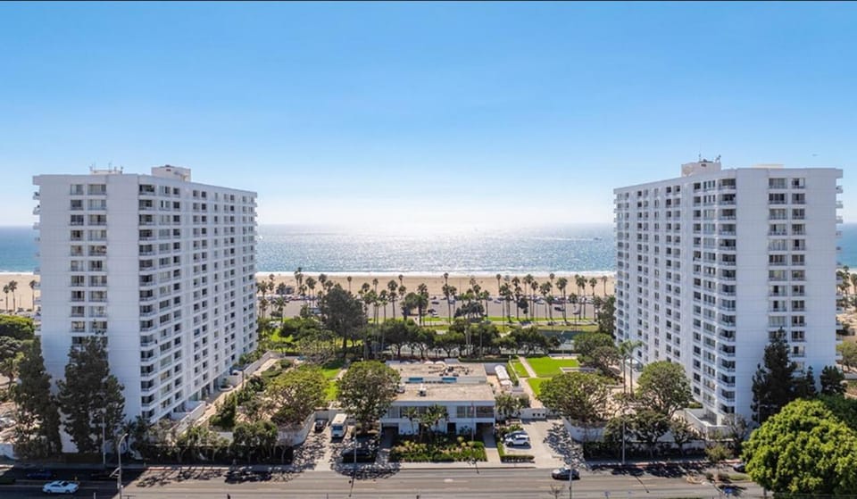 Santa Monica Ocenfront 2 Bedroom Villa with Parking Apartment in Venice Beach