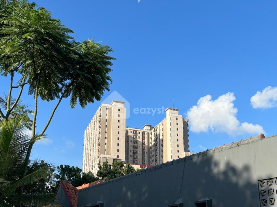 Property building, Facade/entrance, Day