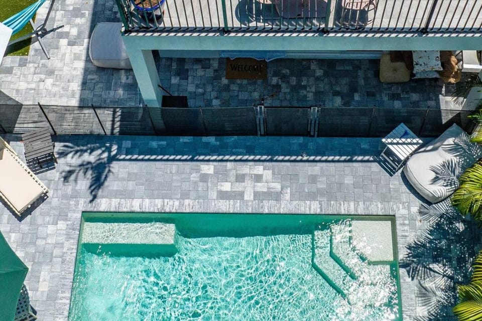 Sleeps 25! Luxe & Spacious near DT Pool, Hot Tub House in Sarasota