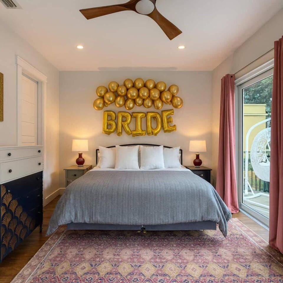 Sleeps 25! Luxe & Spacious near DT Pool, Hot Tub House in Sarasota