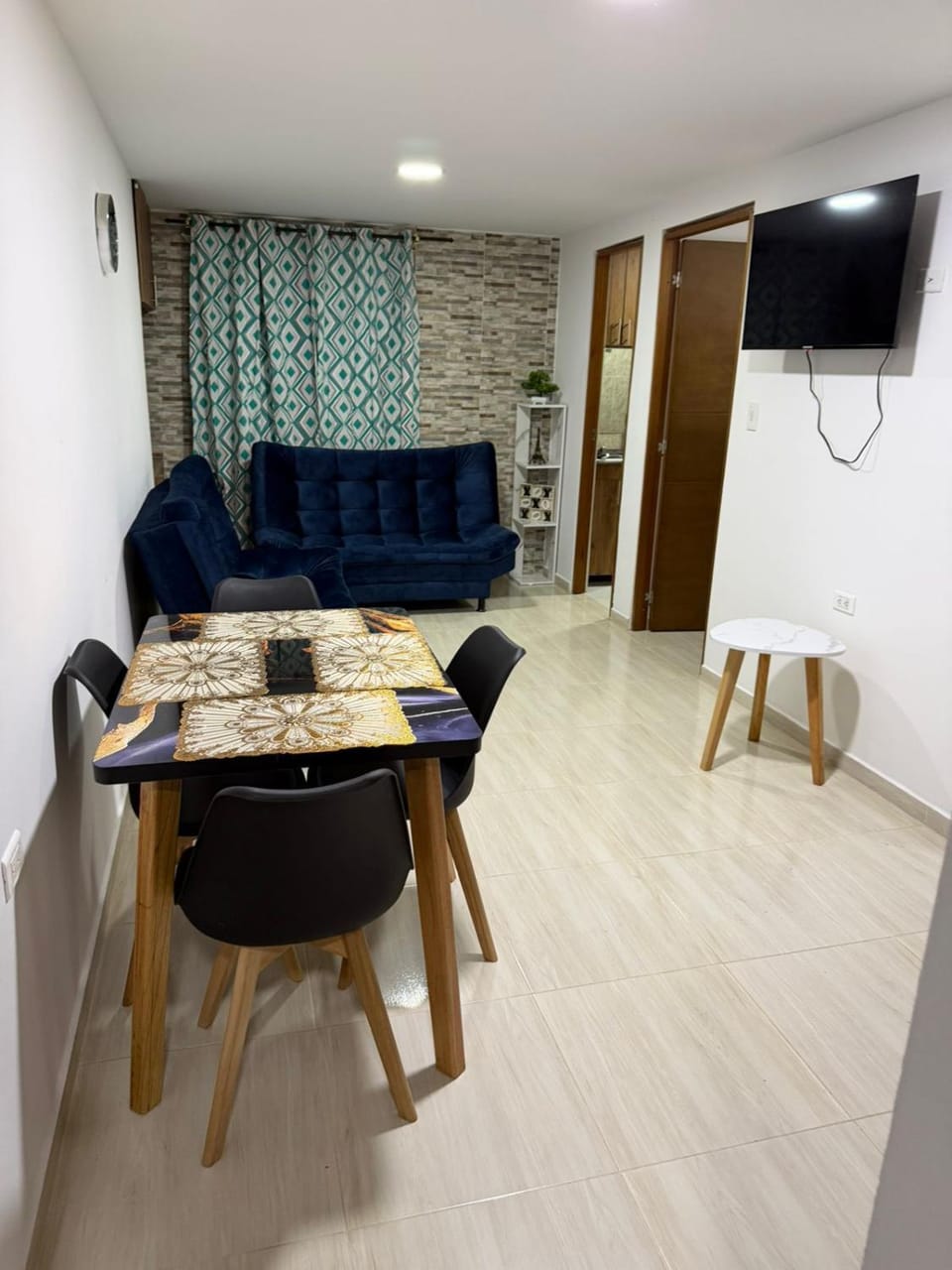 Communal lounge/ TV room, TV and multimedia, Living room, Dining area