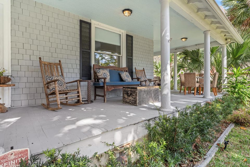 Historic Comfort l Walk to DNTN l Fire Pit House in Saint Augustine
