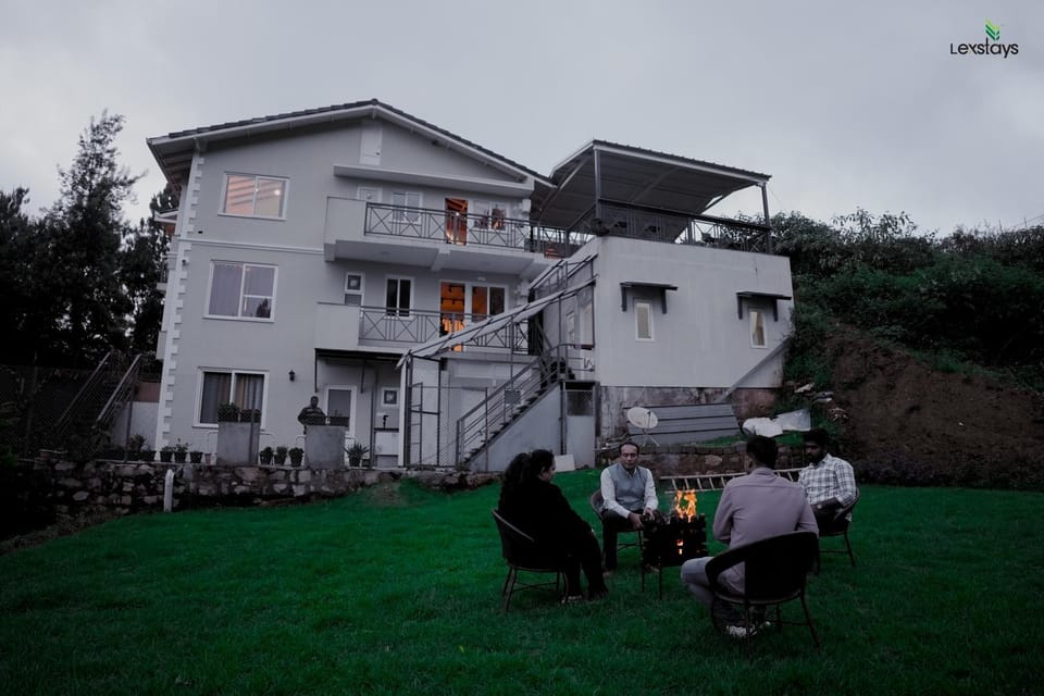 Property building, Natural landscape, Garden, Garden view, group of guests, fireplace
