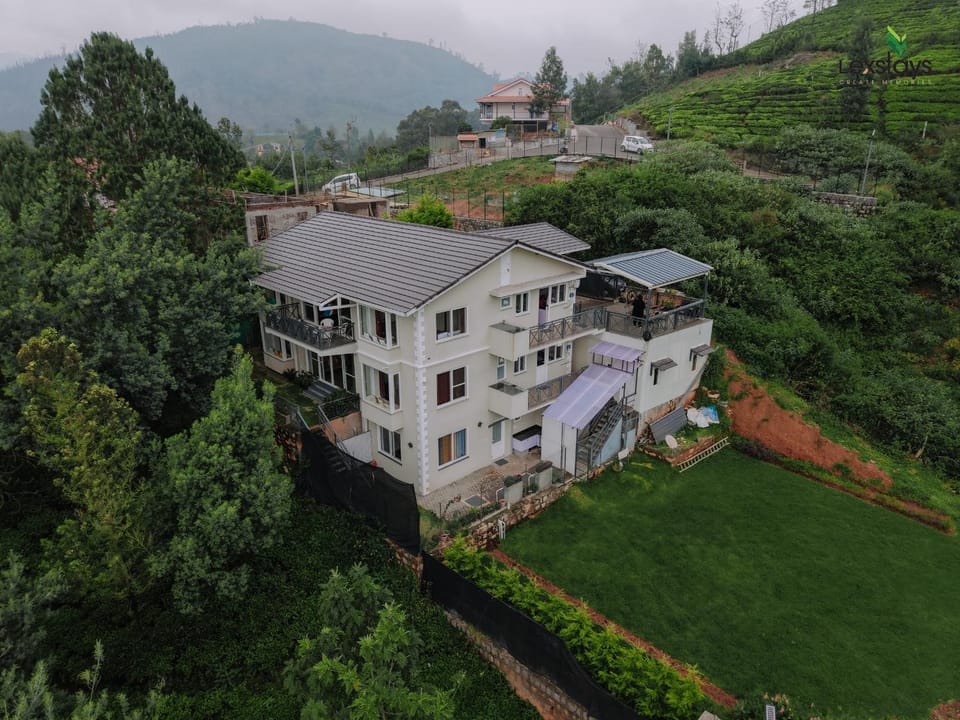Property building, Natural landscape, Bird's eye view, Garden, Garden view, Mountain view