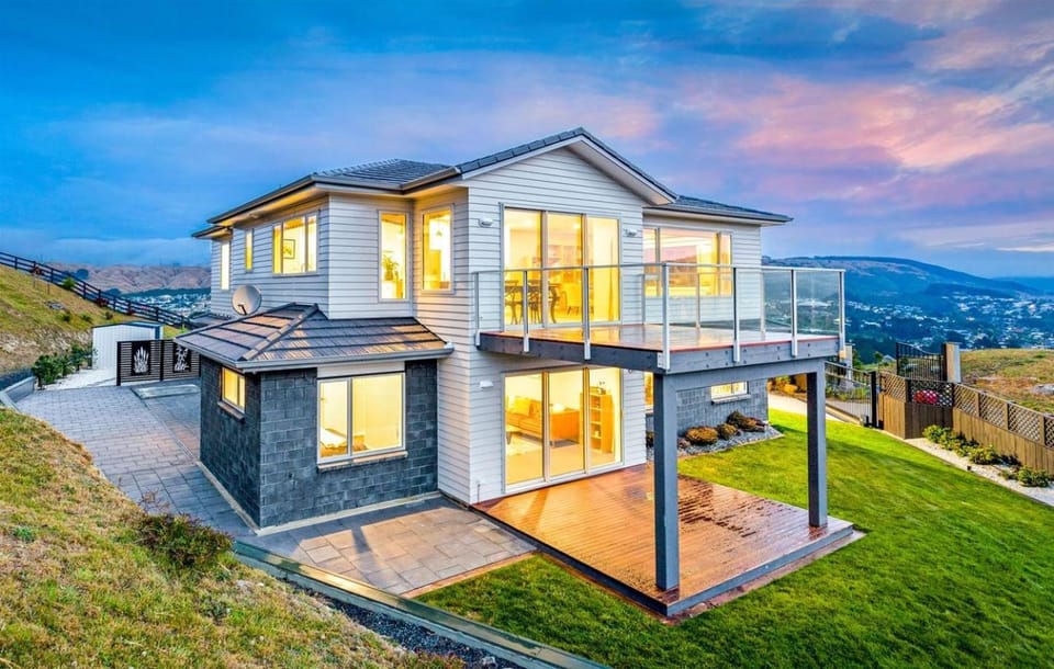Hilltop Ocean Hideaway - Aotea Wellington House in Wellington Region
