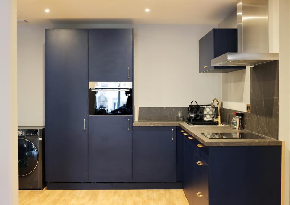 Coffee/tea facilities, Kitchen or kitchenette, dishwasher, oven, stove, toaster