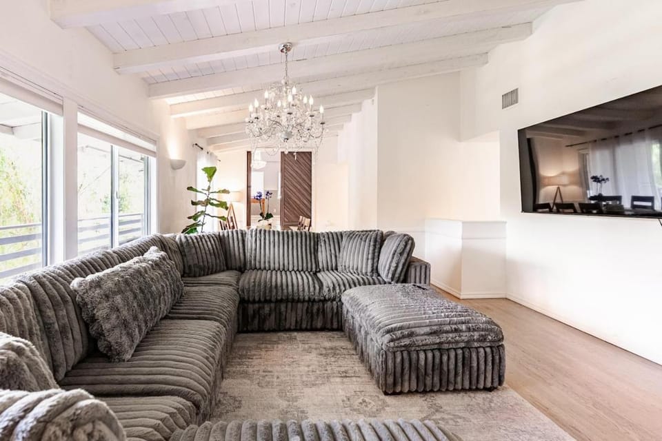TV and multimedia, Living room, Seating area