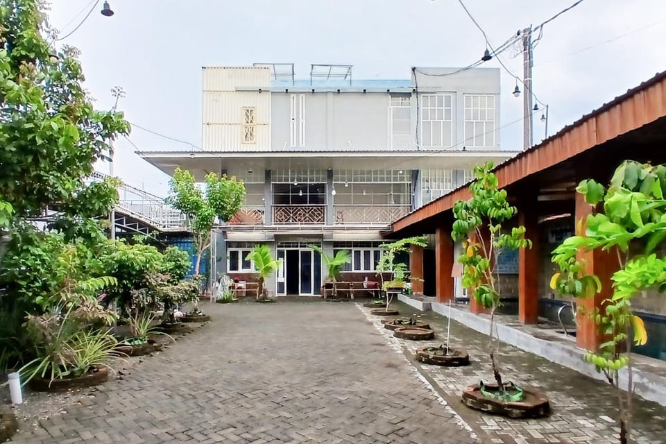 Facade/entrance