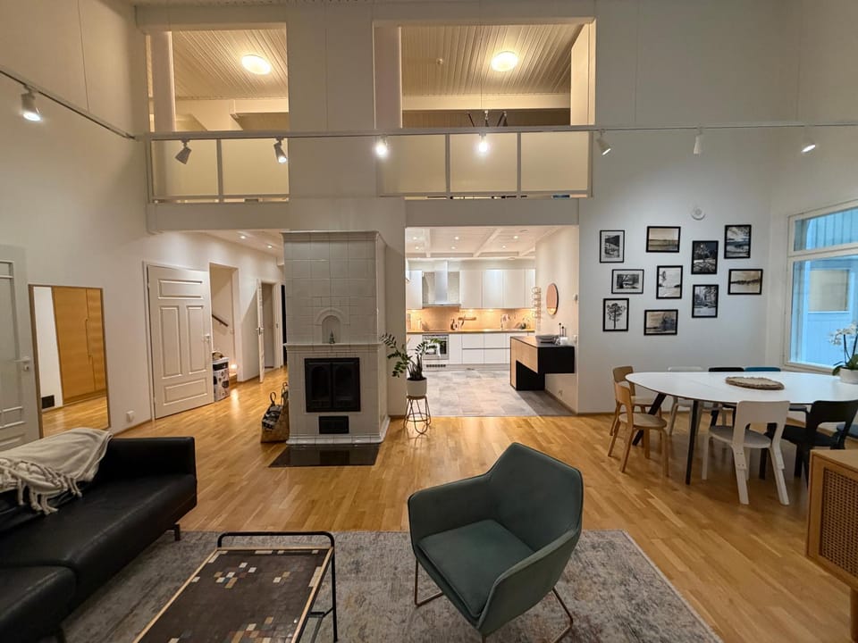 Kitchen or kitchenette, Living room, Seating area, Dining area, fireplace