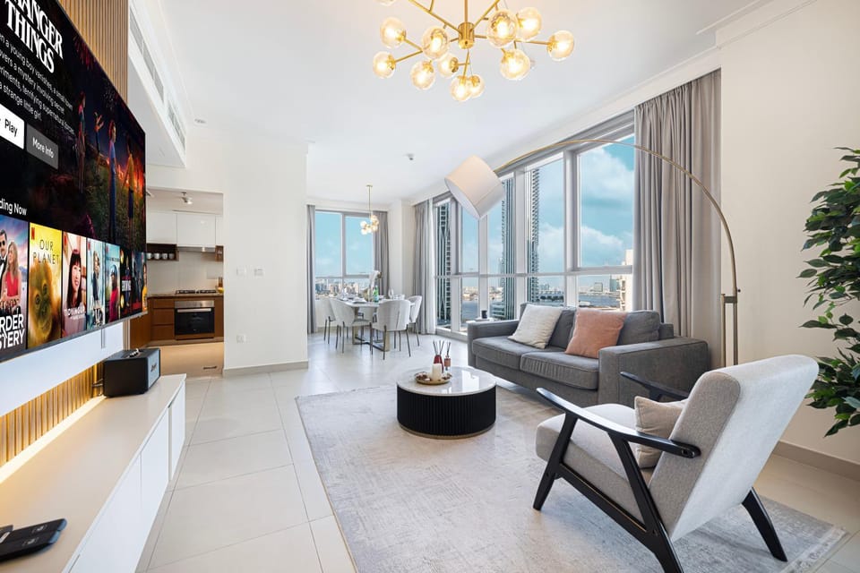 Communal lounge/ TV room, TV and multimedia, Living room, Seating area, Evening entertainment