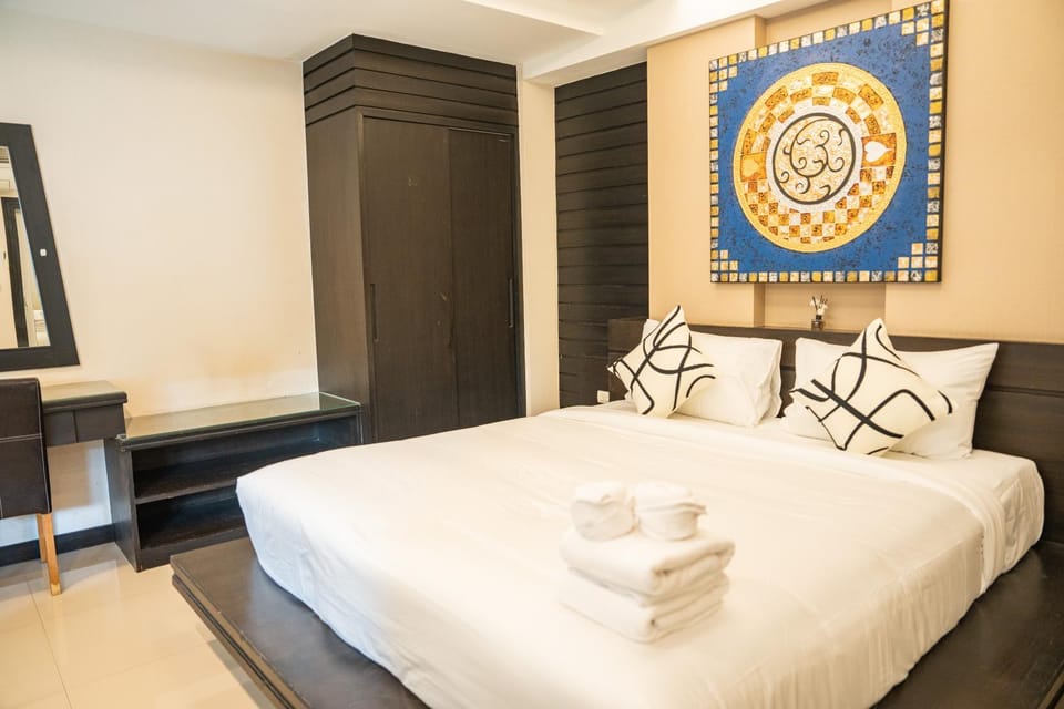 Bed, Bedroom, towels, wardrobe