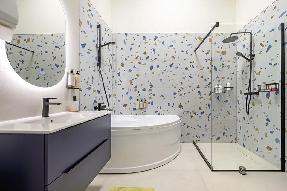 Shower, Toilet, Bathroom, Bath
