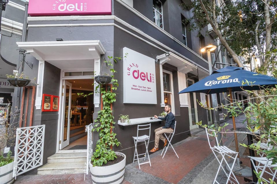 Property building, Patio, Restaurant/places to eat, Day