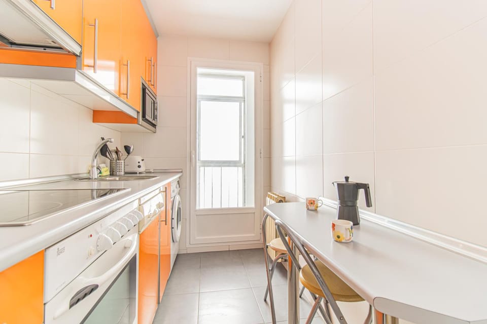 Kitchen or kitchenette, Dining area, dishwasher