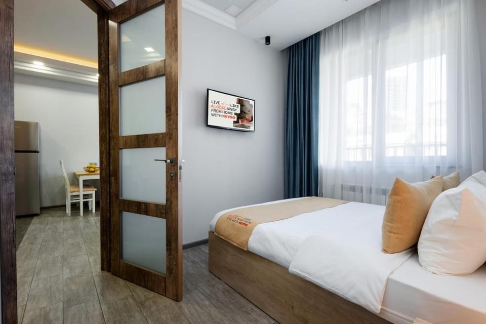 Photo of the whole room, Bedroom