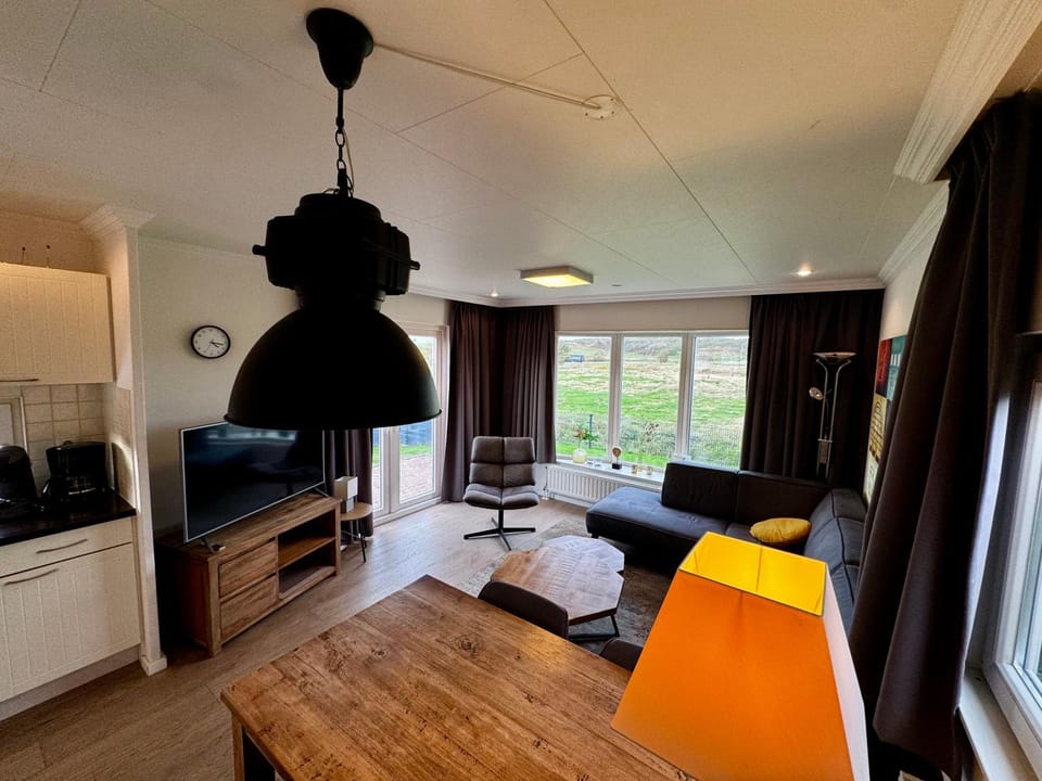 Breskens Chalet DuneView mit Zaun Haus Nr H195 House in Zeeland, Netherlands