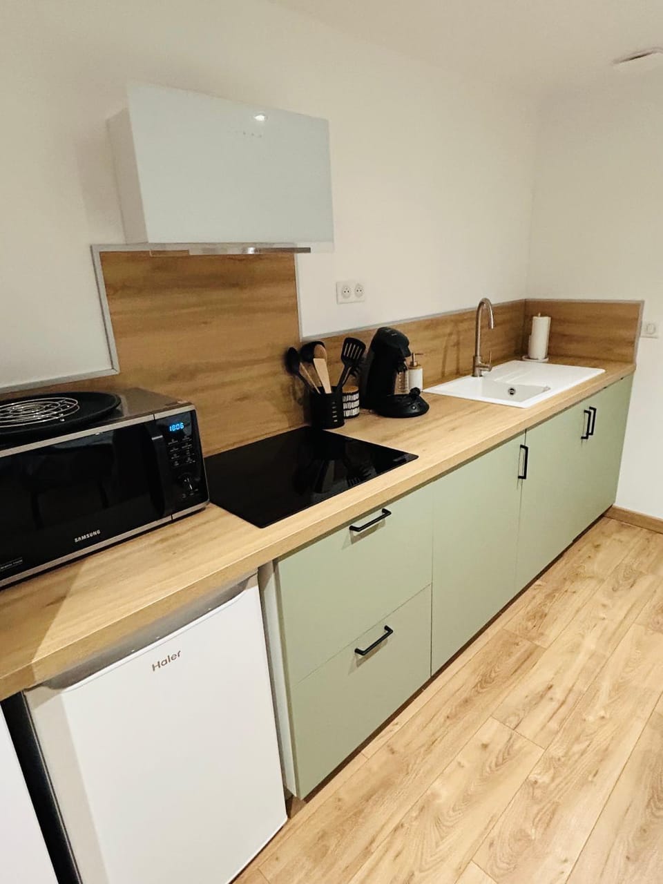 Kitchen or kitchenette, stove