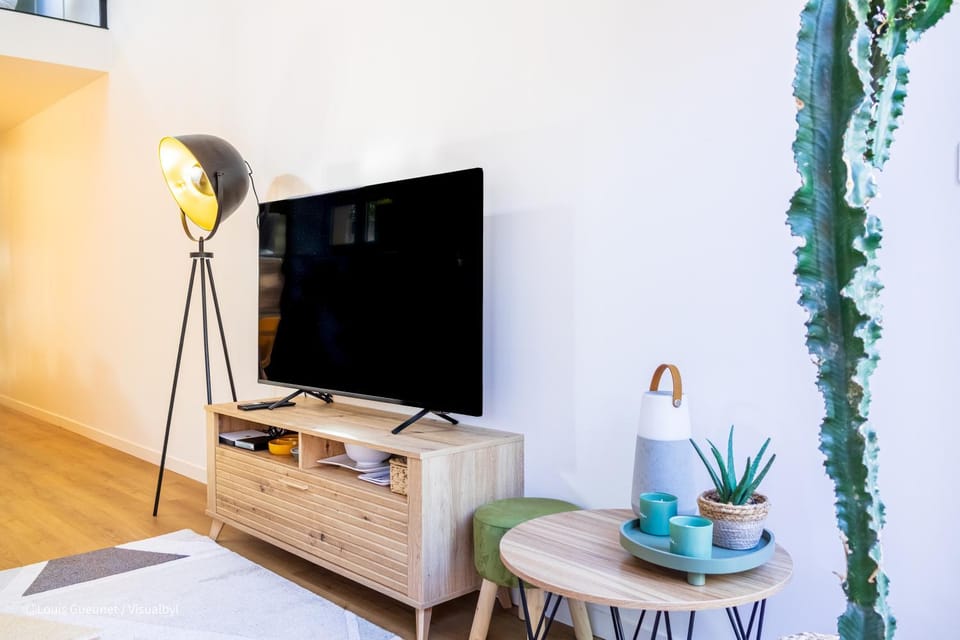 TV and multimedia, Seating area