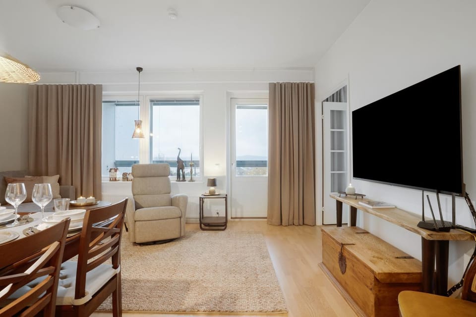 Living room, Dining area