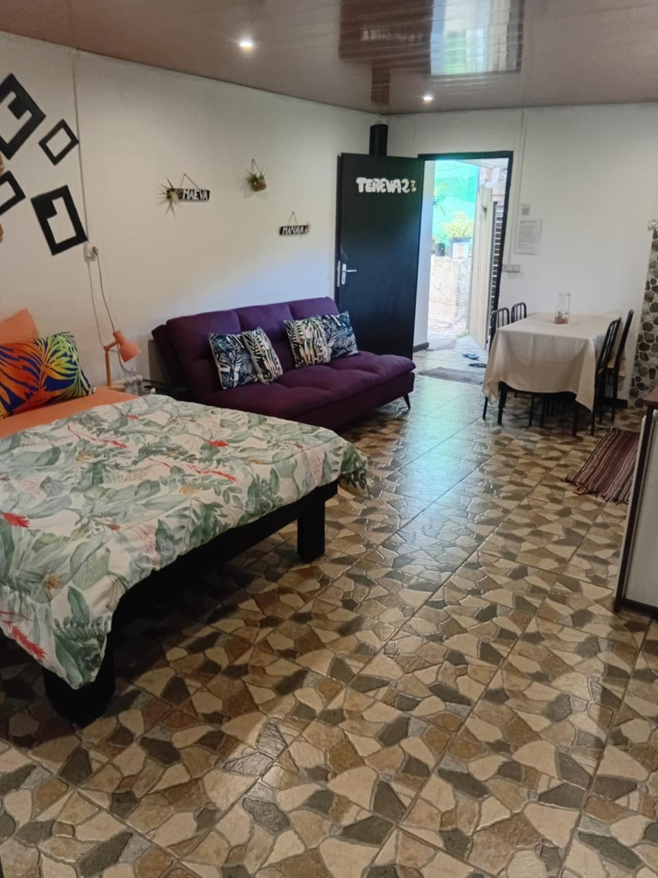 Living room, Photo of the whole room, Bedroom