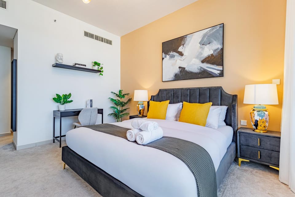 Champions' Apartment - Balcony Sunsets - Rooftop Pools - Modern Oasis - Family Heaven - Full Canal Views - 2 min walk from Space42 Arena Apartment in Abu Dhabi