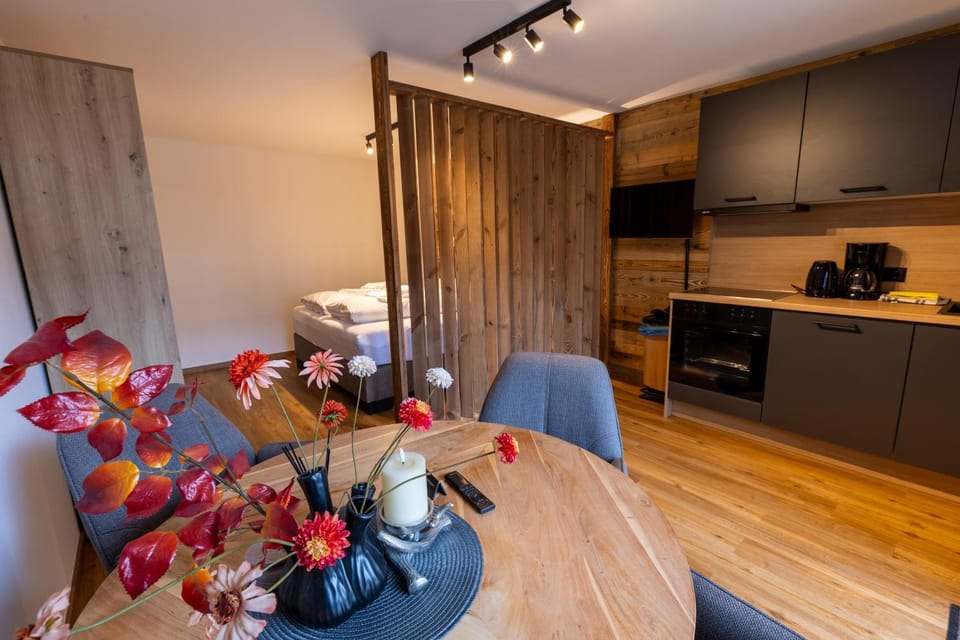 Living room, Seating area, kitchen