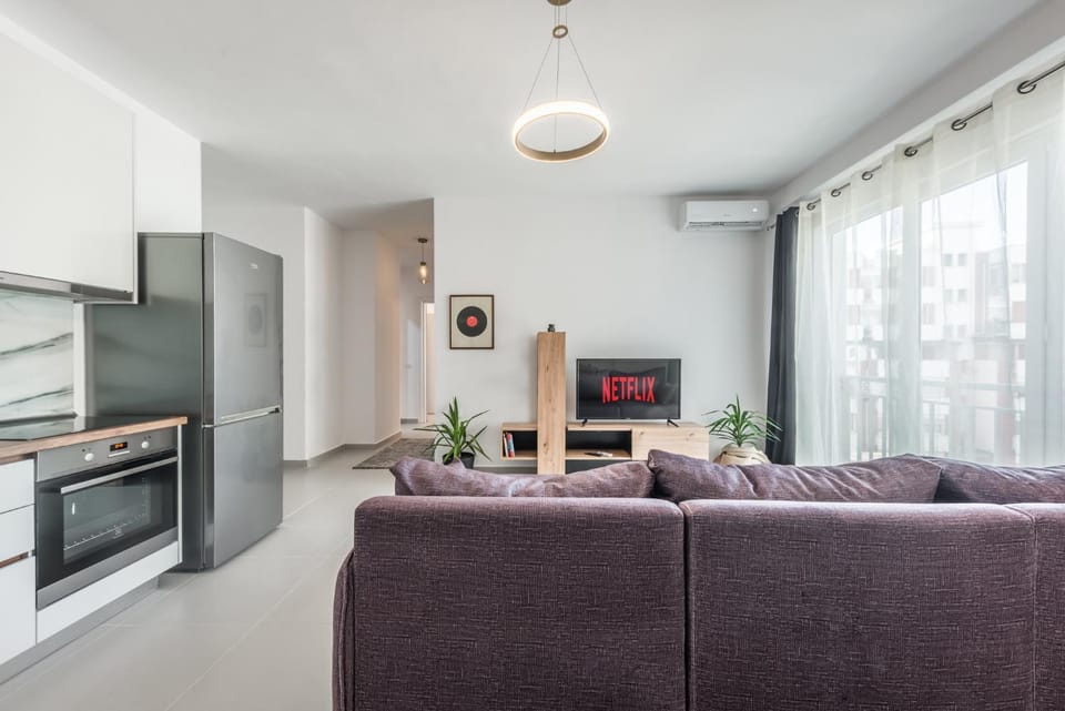 Communal lounge/ TV room, TV and multimedia, Kitchen or kitchenette, Living room, Seating area, Dining area, Evening entertainment, minibar, stove