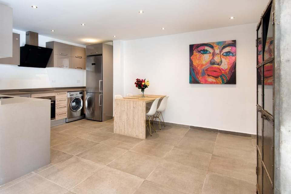 Kitchen or kitchenette, dishwasher, oven, stove