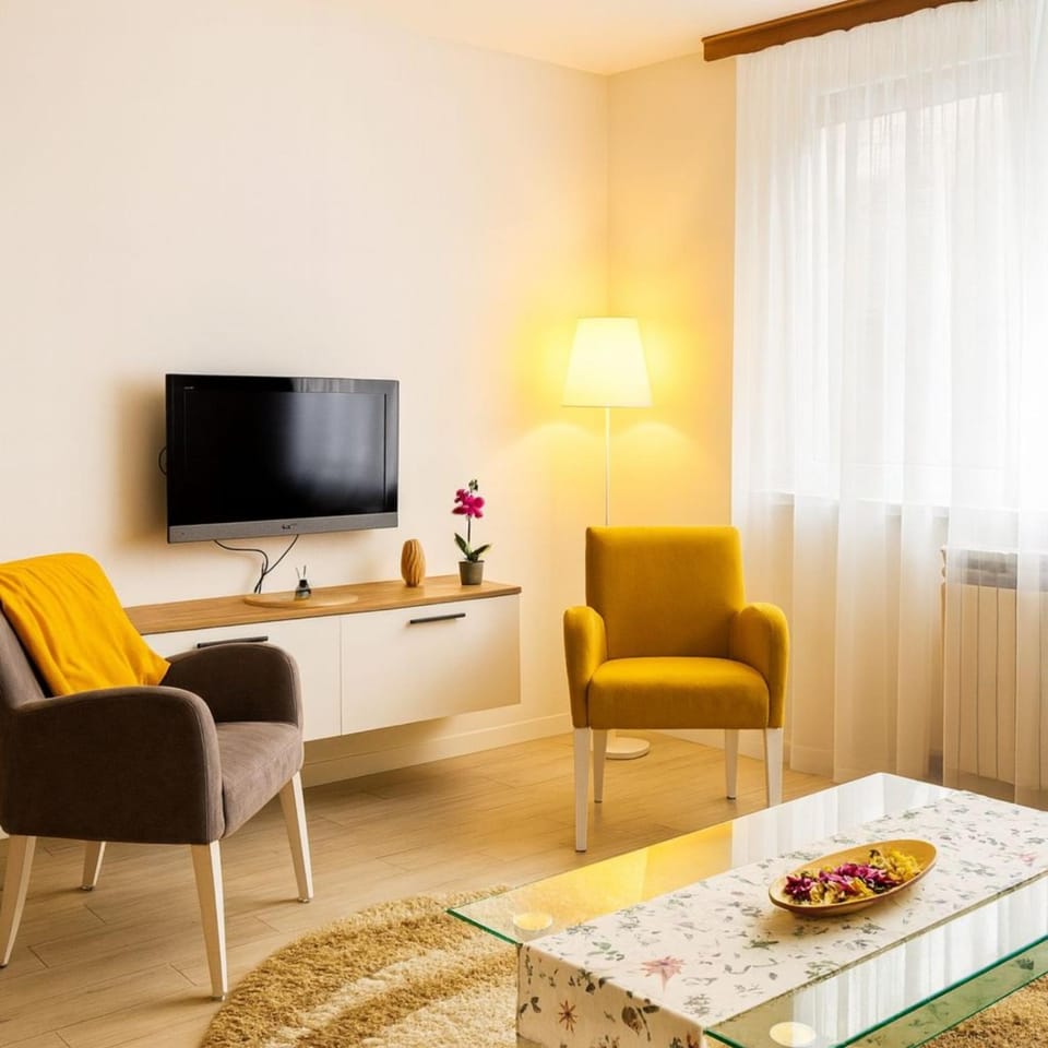 Communal lounge/ TV room, TV and multimedia, Living room, Seating area