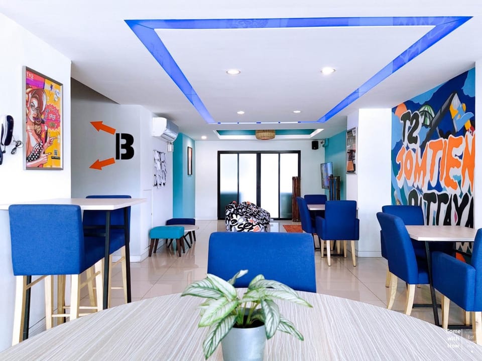 Restaurant/places to eat, Game Room, Banquet/Function facilities, Seating area