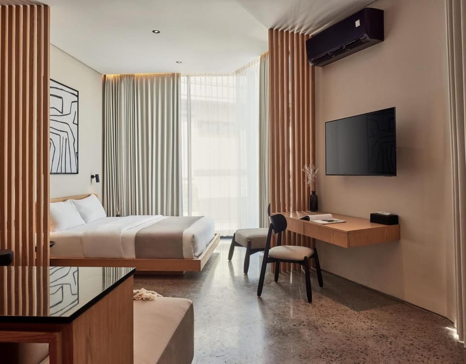 Bed, TV and multimedia, Bedroom