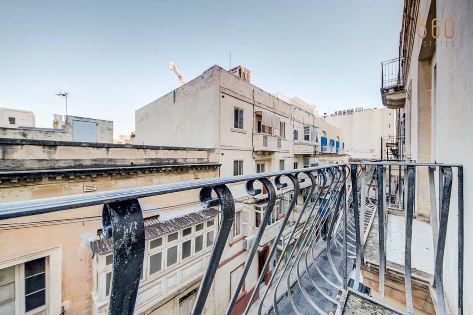 Property building, View (from property/room), City view