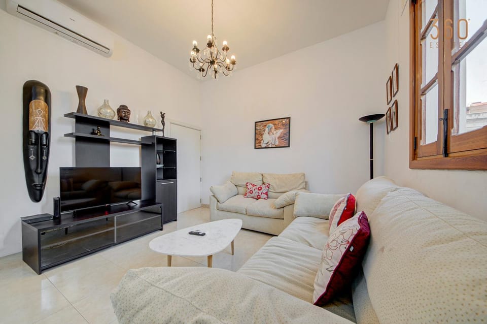 TV and multimedia, Living room, flat iron
