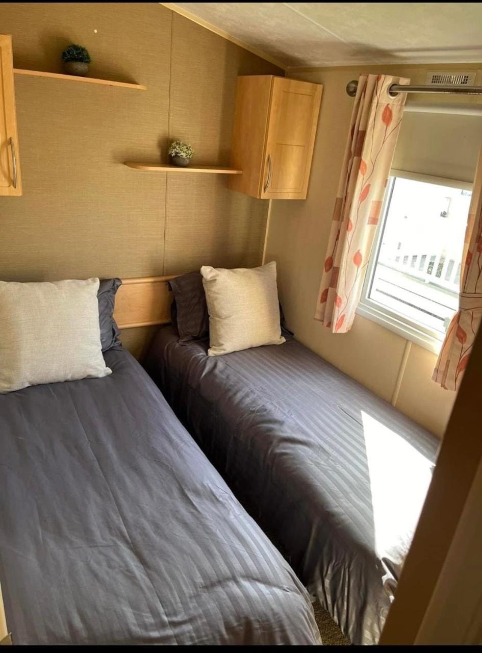 Caravan by the Sea KW10 House in Towyn
