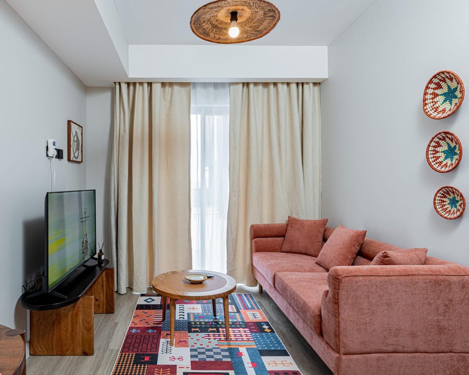 TV and multimedia, Living room, Seating area, Evening entertainment