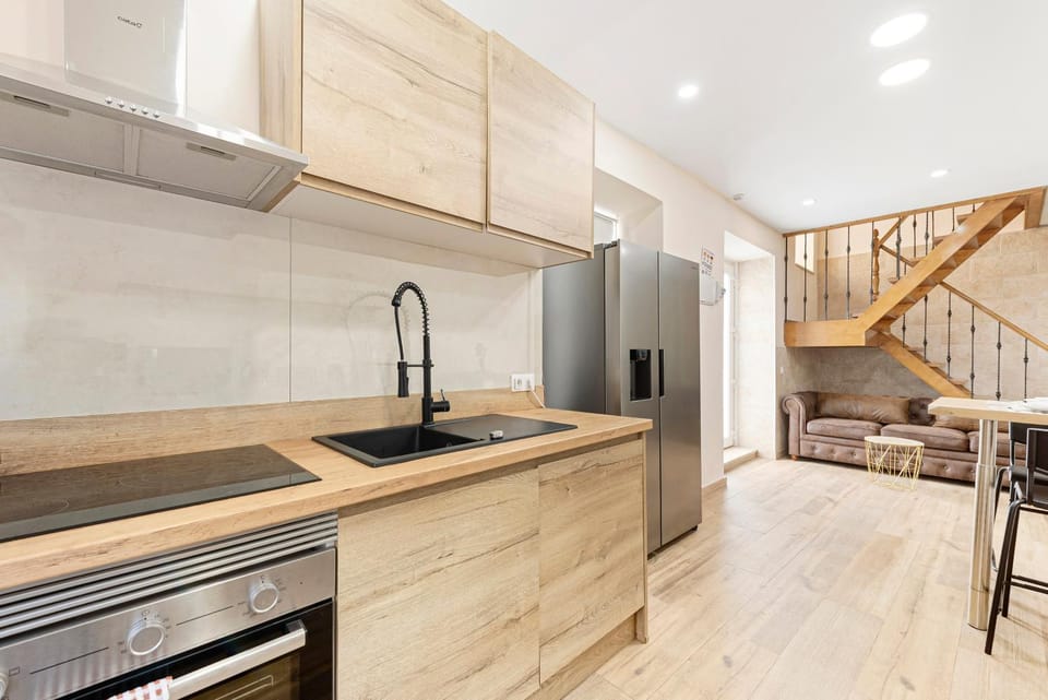 Property building, Kitchen or kitchenette, Living room