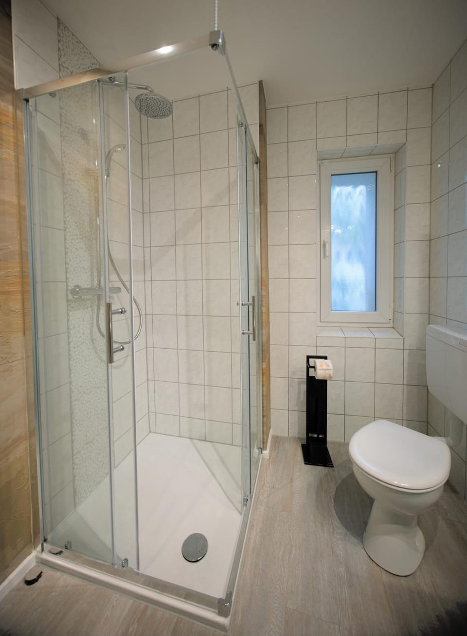 Shower, Toilet