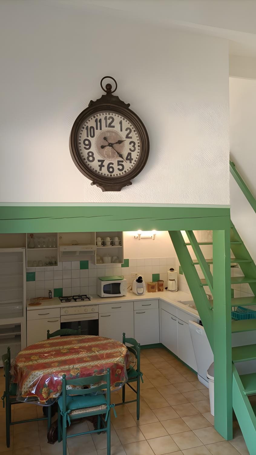 Property building, Kitchen or kitchenette, Living room